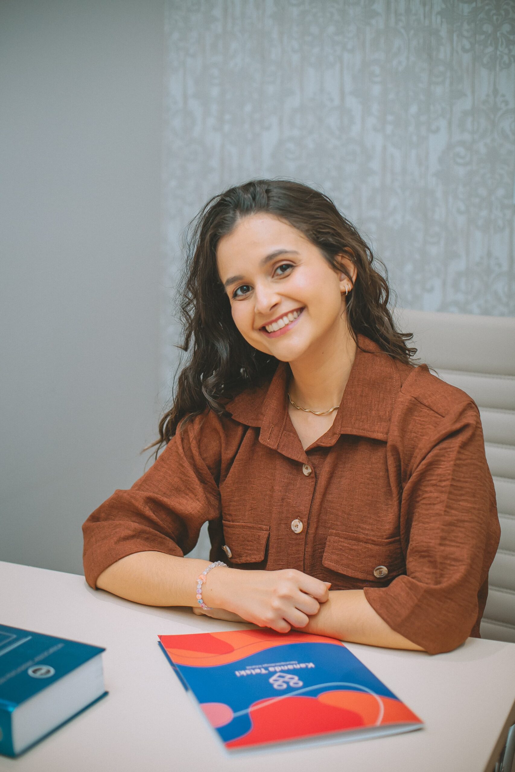 Kananda Telski, psicóloga e neuropsicóloga infantil, em seu consultório em Palhoça
