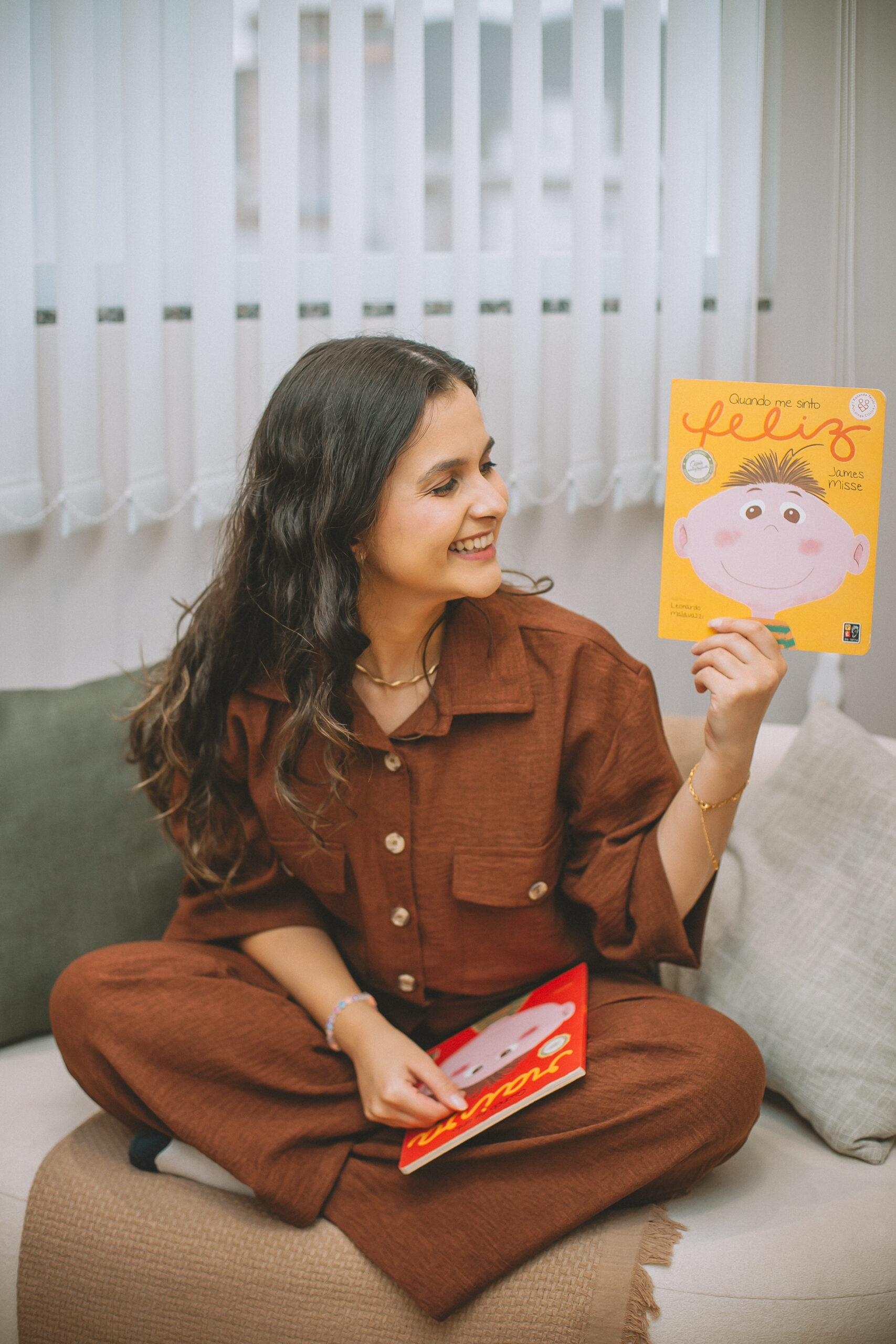 Livro infantil sobre a emoção alegria, usado nas sessões de terapia